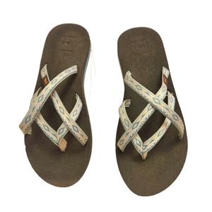 Teva women's Olowahu teal flip flop  size 9